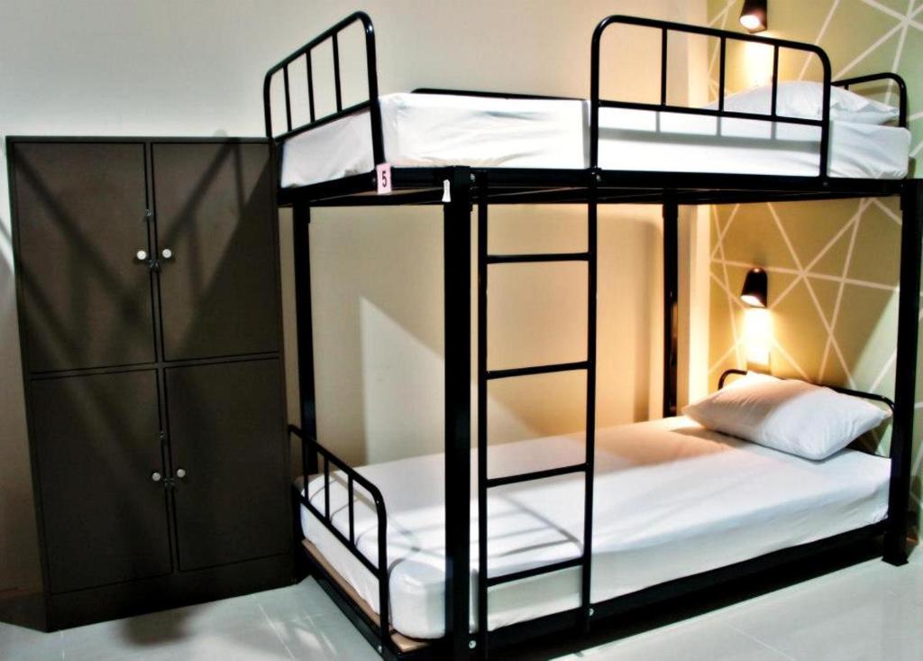 Link Corner Hostel Bangkok Rum bild