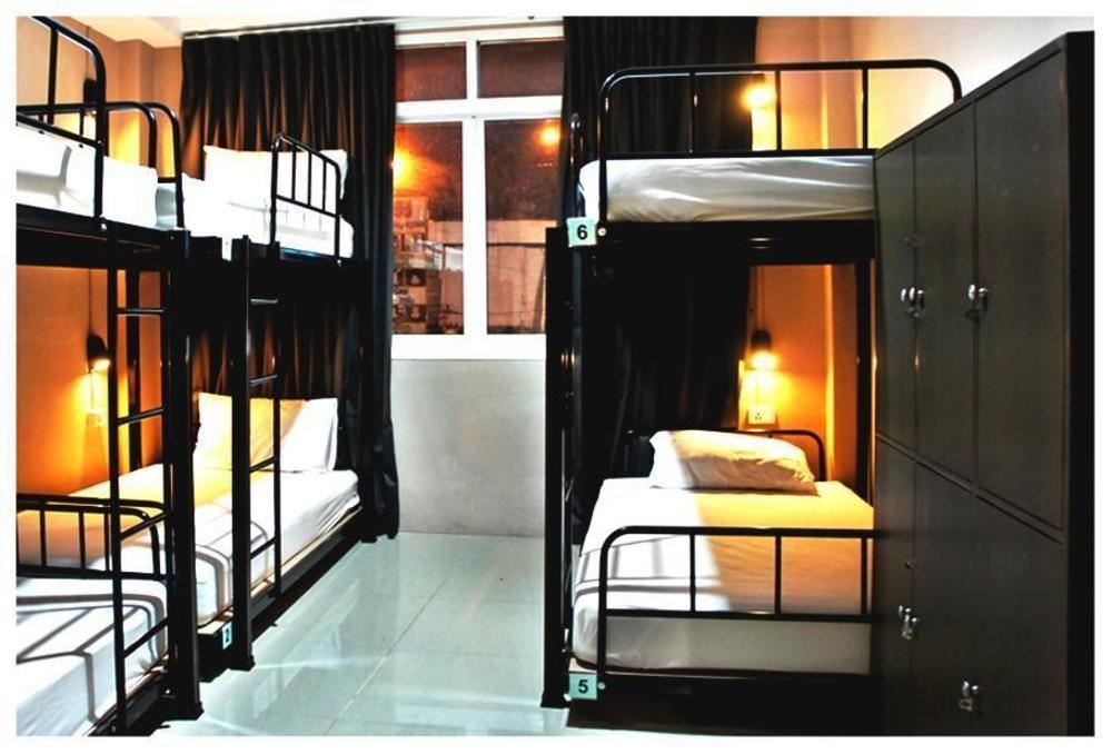 Link Corner Hostel Bangkok Exteriör bild