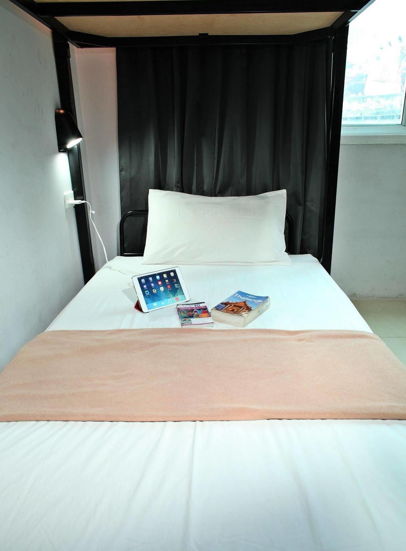 Link Corner Hostel Bangkok Exteriör bild